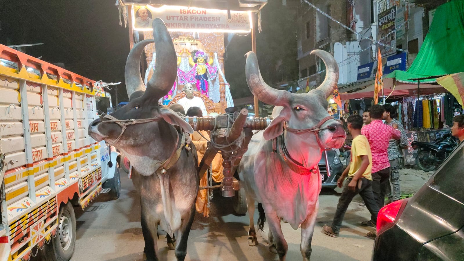 मथुरा-वृंदावन से निकली बैलगाड़ी यात्रा का लालगोपालगंज में भव्य स्वागत