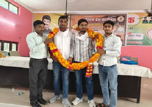 समाजहित में संतुलित और तथ्यपरक पत्रकारिता को प्राथमिकता दें :  डा. केएन ओझा